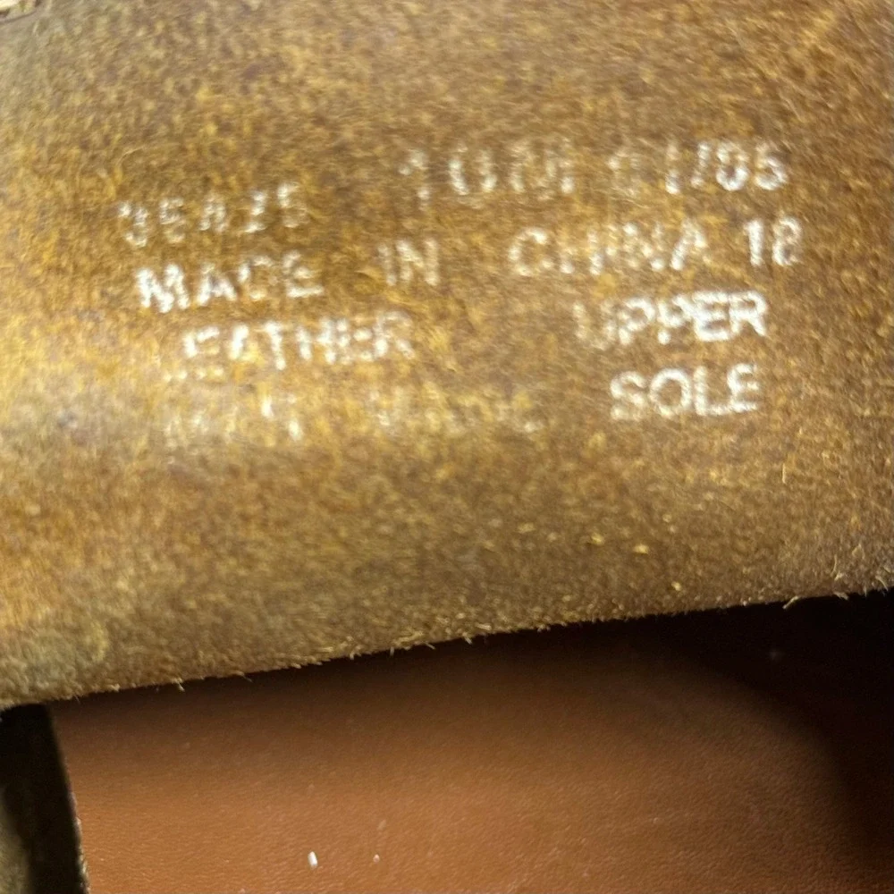 Clarks wallabee boot
